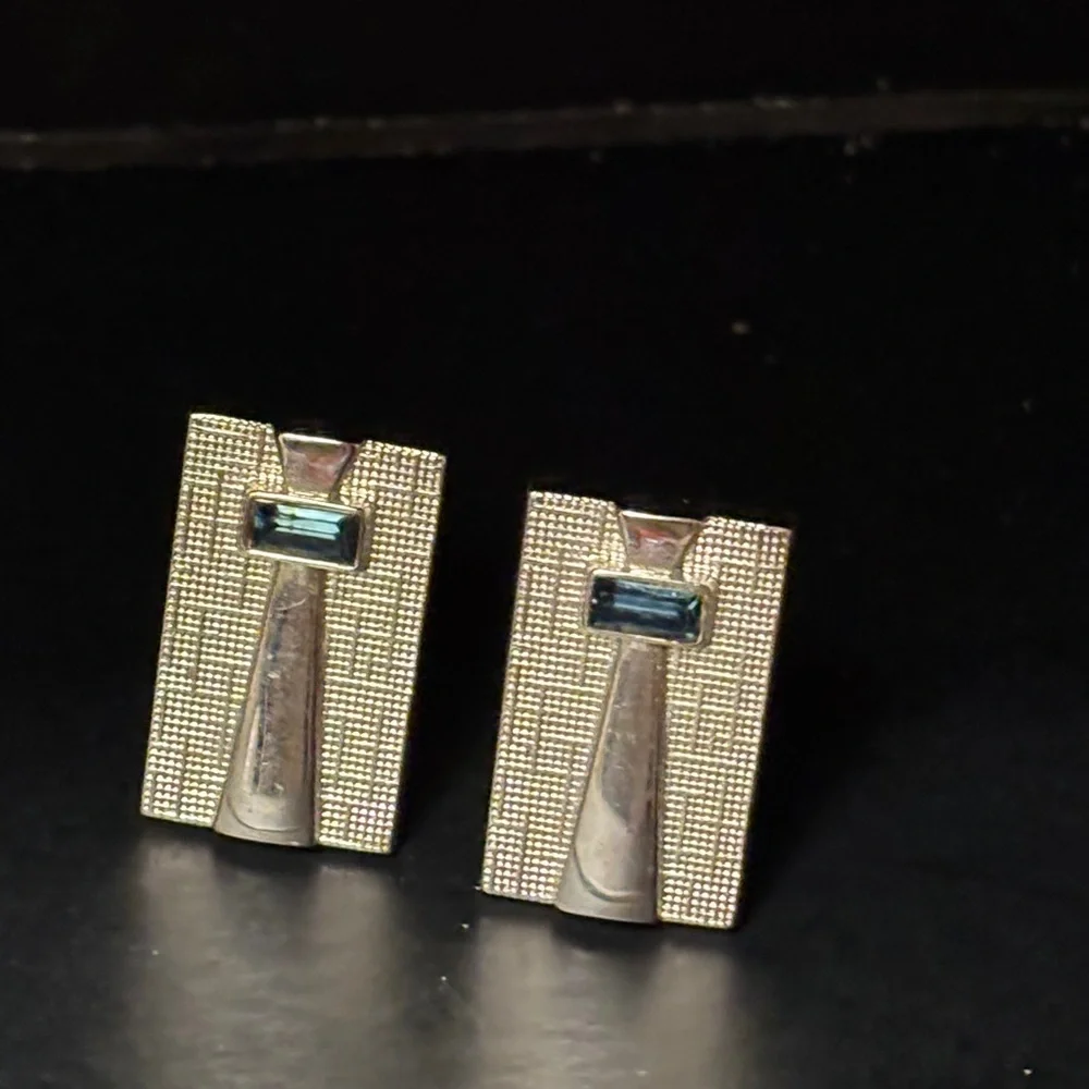 🔴Rectangular Cufflinks, Silver Textured With Blue Stone Vintage